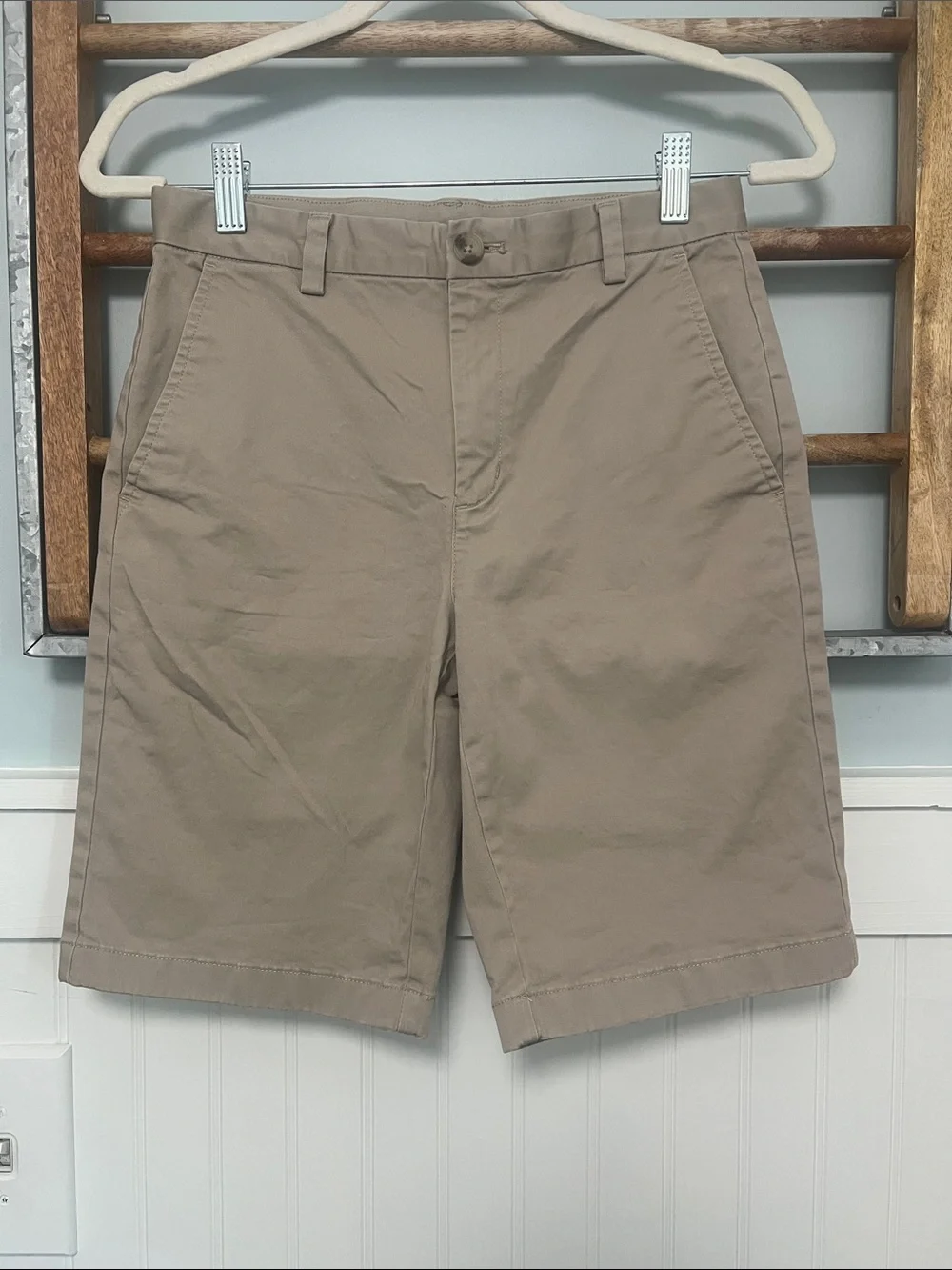 Boys Vinyard Vines khaki shorts size 16